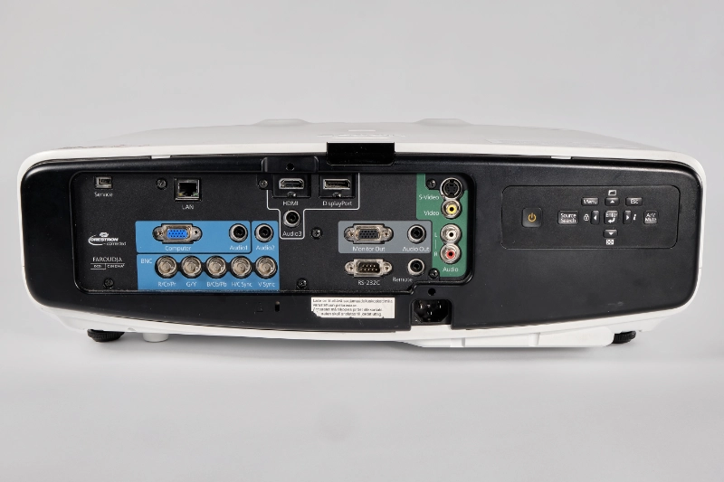 Beamer Epson EB-G6250W Rückansicht