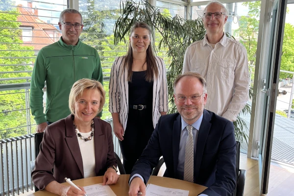 Rauszeit_Unterschrift_Kooperationspartner_KMZ